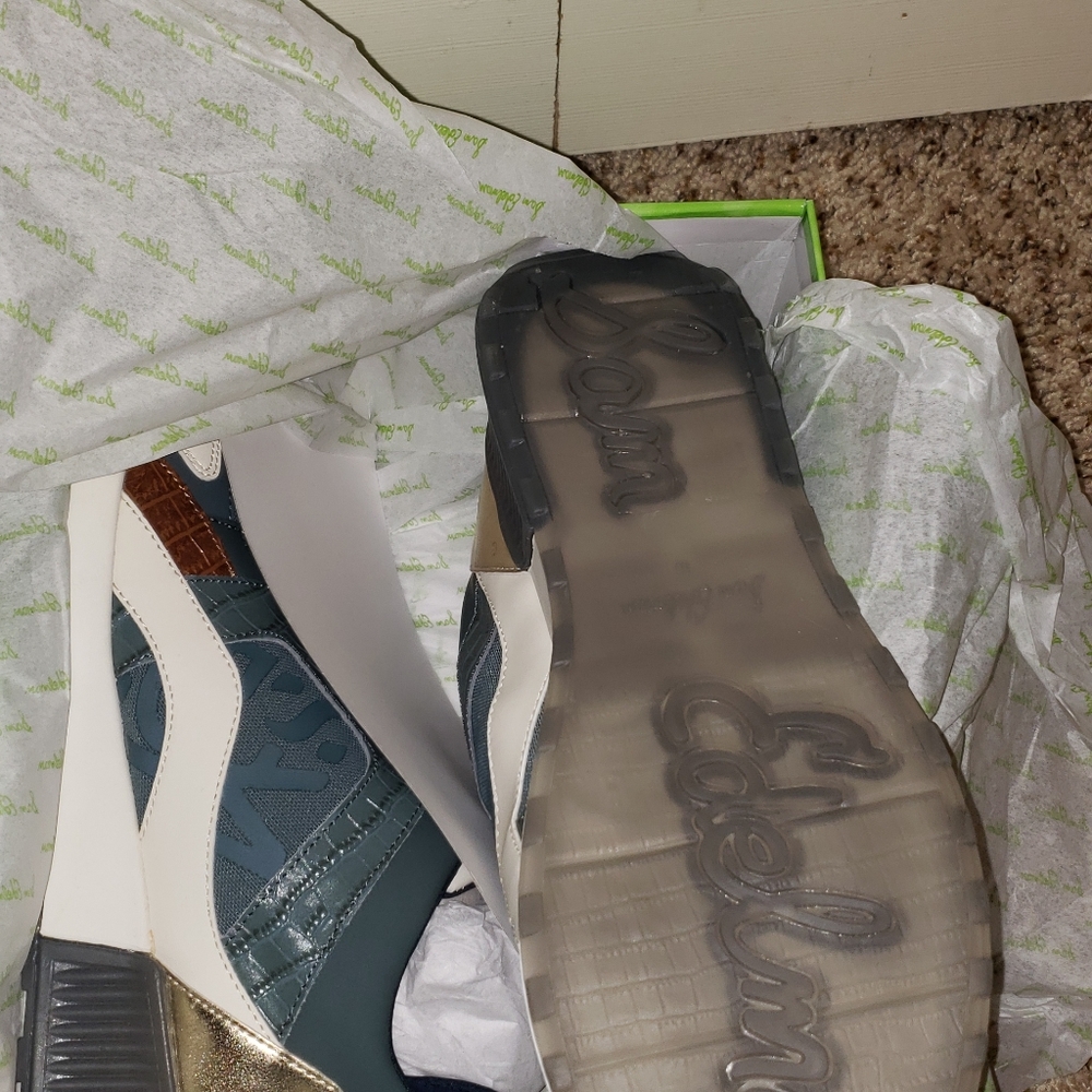 Shoes - Picture 5 of 11